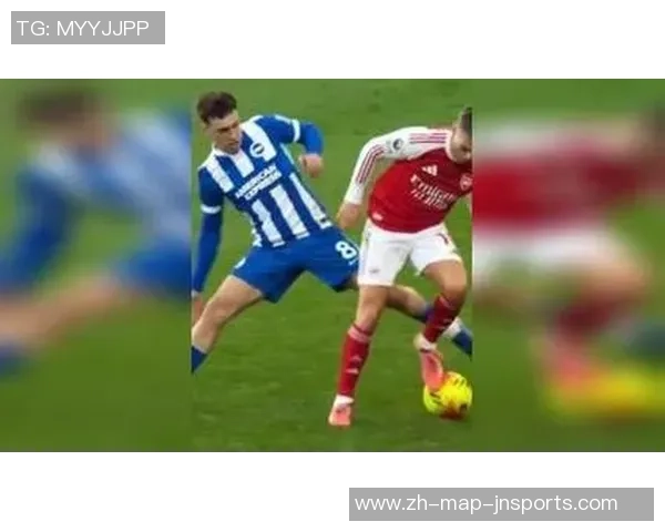 足球弹鞭炮的激情碰撞让赛场瞬间燃起热血沸腾的狂欢氛围